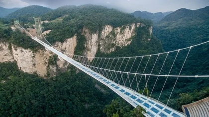 glass bridge in Zhangjiajie